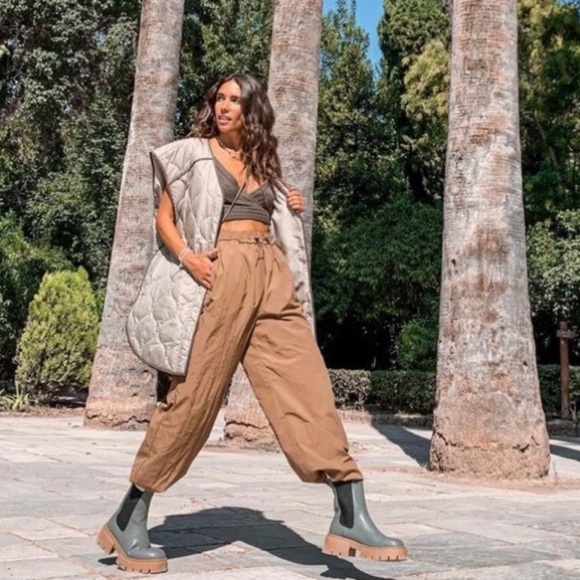 H&M Quilted Oversized Vest Blogger Favorite - Picture 4 of 17